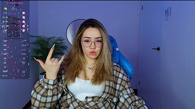 Snapshot of Evia_r0se chatting on February 5, 2025, 1:47 am Evia r0se online show from February 5, 2025, 1:47 am