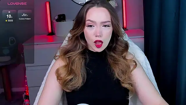 Snapshot of Evia_r0se chatting on October 7, 2025, 12:06 pm Evia r0se online show from October 7, 2025, 12:06 pm