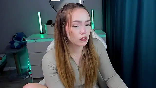 Snapshot of Evia_r0se chatting on September 20, 2025, 4:23 pm Evia r0se online show from September 20, 2025, 4:23 pm