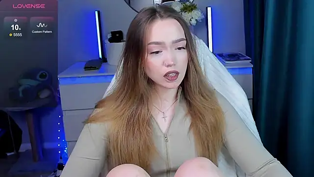 Snapshot of Evia_r0se chatting on October 24, 2025, 1:43 pm Evia r0se online show from October 24, 2025, 1:43 pm