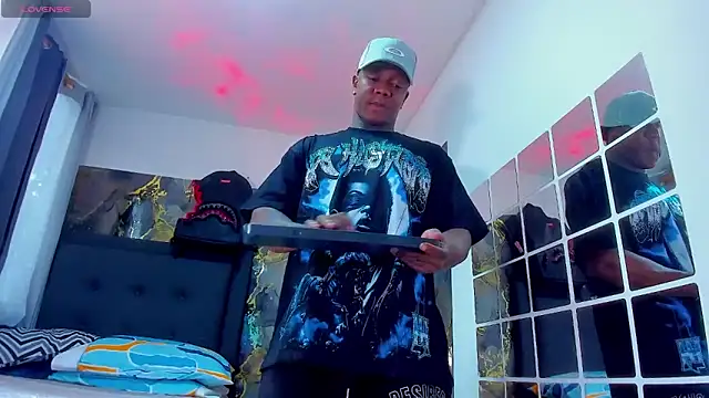 ronnie 7777 online show from April 14, 2026, 7:52 pm