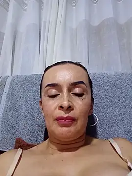 Samantha Sullivan  online show from April 9, 2026, 2:02 am