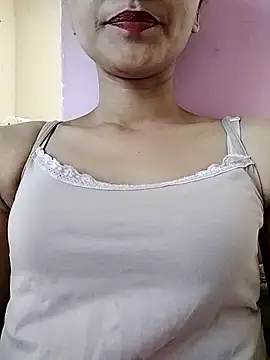 MISSQUEEN48 online show from April 5, 2026, 7:26 am