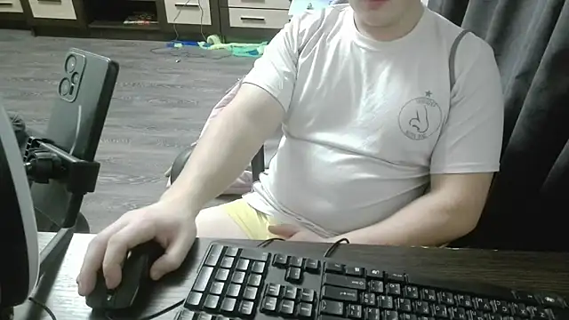 Snapshot of gamblingbum chatting on February 6, 2026, 9:44 pm gamblingbum online show from February 6, 2026, 9:44 pm