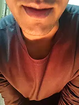 Snapshot of Wild-Honey chatting on December 18, 2024, 1:05 am Wild-Honey online show from December 18, 2024, 1:05 am