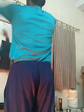 Snapshot of Wild-Honey chatting on December 17, 2024, 12:34 am Wild-Honey online show from December 17, 2024, 12:34 am