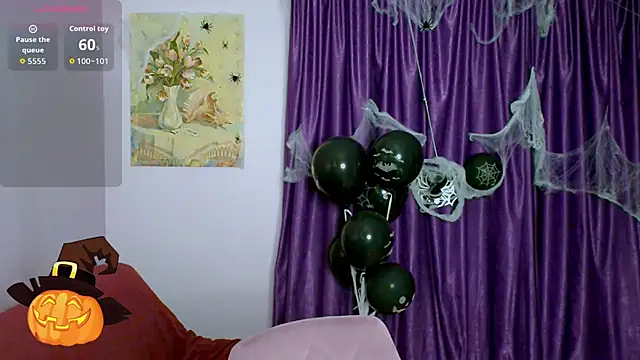 Snapshot of TaylorBre chatting on November 4, 2025, 5:33 am TaylorBre online show from November 4, 2025, 5:33 am