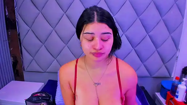 venusowen  online show from November 10, 2025, 1:49 pm