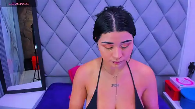 venusowen  online show from November 13, 2025, 4:00 pm