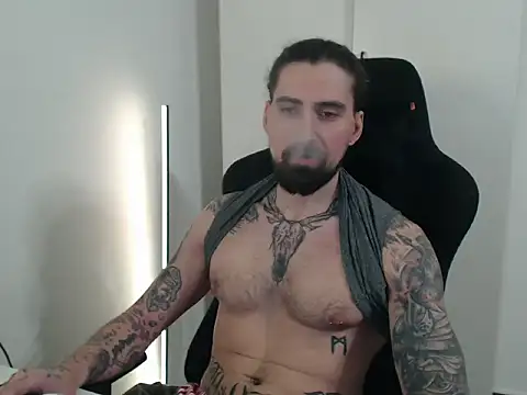 Snapshot of MateoHunk chatting on May 14, 2026, 12:46 pm MateoHunk online show from May 14, 2026, 12:46 pm