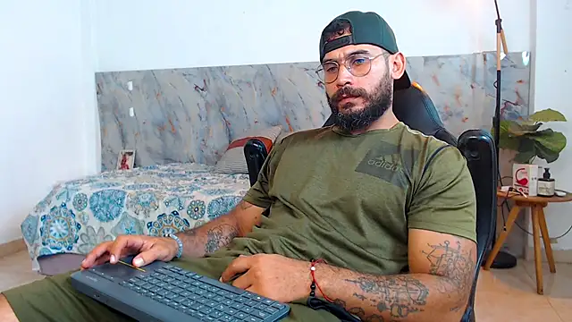 hanz col online show from November 26, 2025, 2:33 am