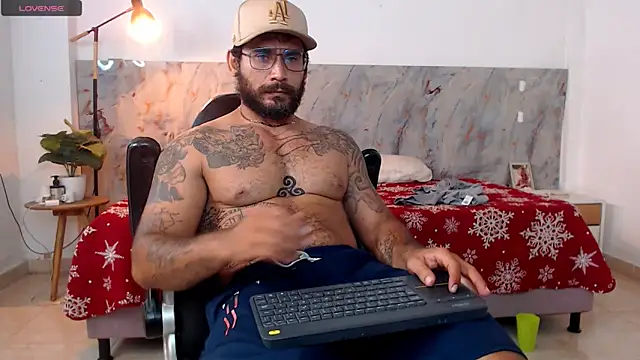 Snapshot of hanz_col chatting on February 12, 2026, 3:28 am hanz col online show from February 12, 2026, 3:28 am