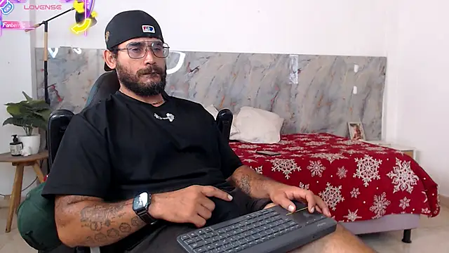 Snapshot of hanz_col chatting on February 8, 2026, 5:32 pm hanz col online show from February 8, 2026, 5:32 pm