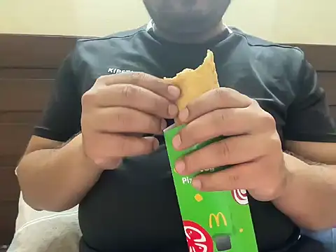 coolboy6566 online show from April 4, 2026, 6:03 pm