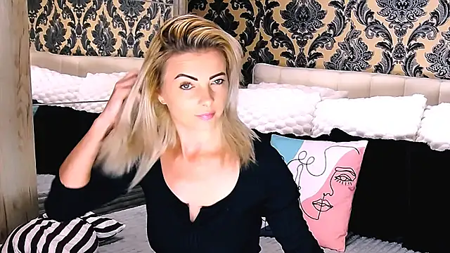 Snapshot of Aly_girl1 chatting on September 30, 2025, 8:20 am Aly girl1 online show from September 30, 2025, 8:20 am