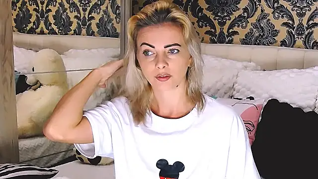 Snapshot of Aly_girl1 chatting on October 5, 2025, 9:00 am Aly girl1 online show from October 5, 2025, 9:00 am