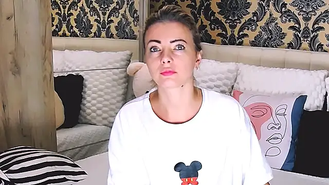 Snapshot of Aly_girl1 chatting on October 15, 2025, 6:54 am Aly girl1 online show from October 15, 2025, 6:54 am