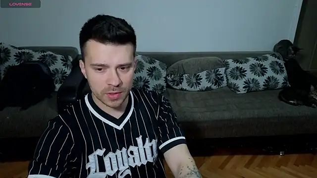 JohnnyStepBro online show from April 21, 2026, 10:38 pm