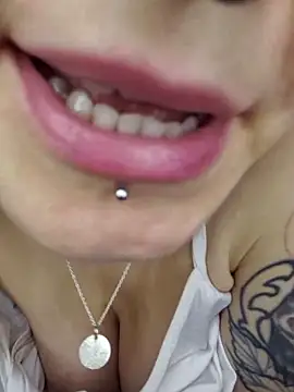 Snapshot of FoxRineHelen chatting on March 21, 2025, 3:57 pm FoxRineHelen online show from March 21, 2025, 3:57 pm