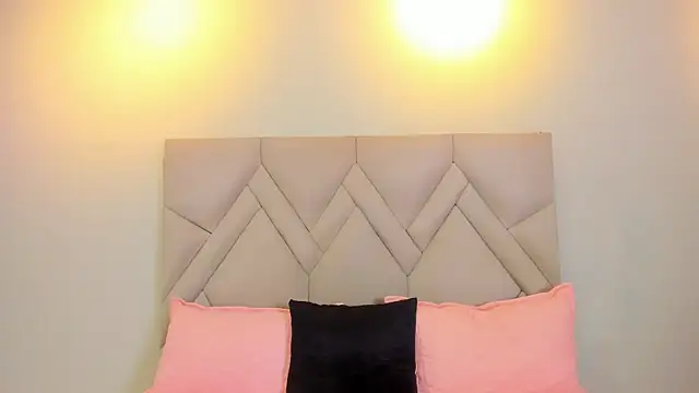 Snapshot of Isis_Osman chatting on February 24, 2026, 7:37 pm Isis Osman online show from February 24, 2026, 7:37 pm