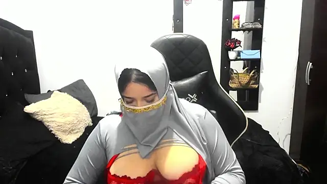 janna isa online show from October 28, 2025, 2:01 am