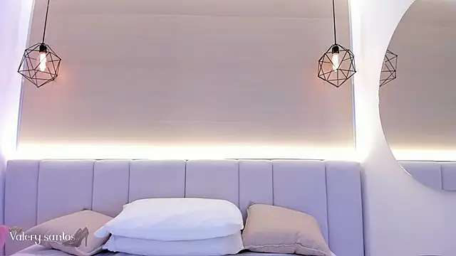 valerysantos  online show from October 29, 2025, 12:26 pm