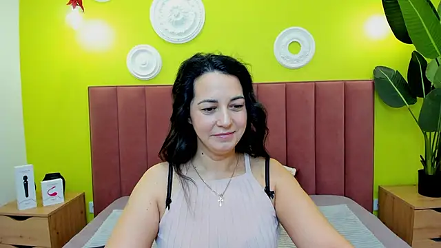 Snapshot of Linda_Insatiable chatting on February 2, 2026, 1:37 am Linda Insatiable online show from February 2, 2026, 1:37 am