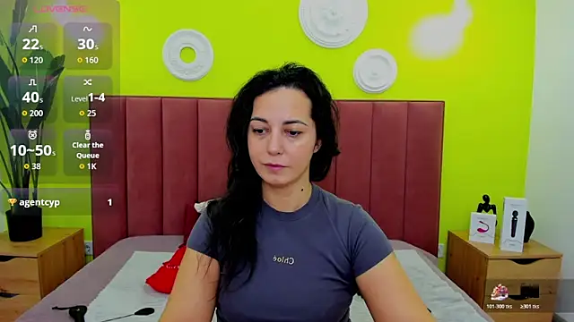 Snapshot of Linda_Insatiable chatting on February 23, 2026, 1:40 am Linda Insatiable online show from February 23, 2026, 1:40 am