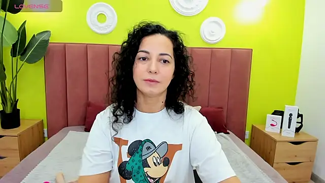 Snapshot of Linda_Insatiable chatting on February 9, 2026, 1:03 am Linda Insatiable online show from February 9, 2026, 1:03 am