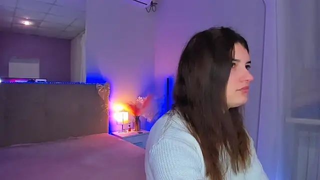 Laura Leee online show from February 25, 2026, 6:24 am