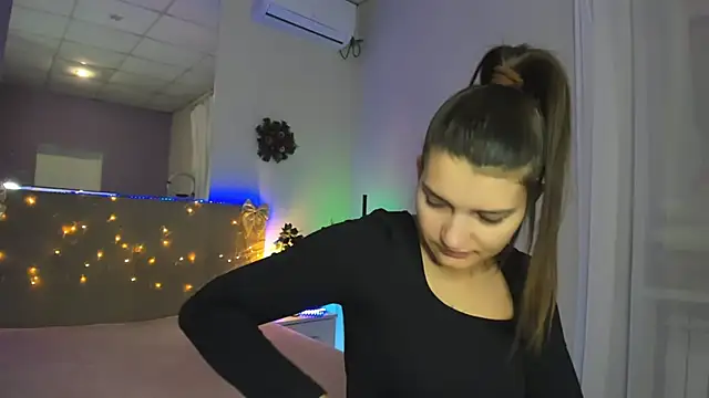 Laura Leee online show from December 14, 2025, 6:30 am