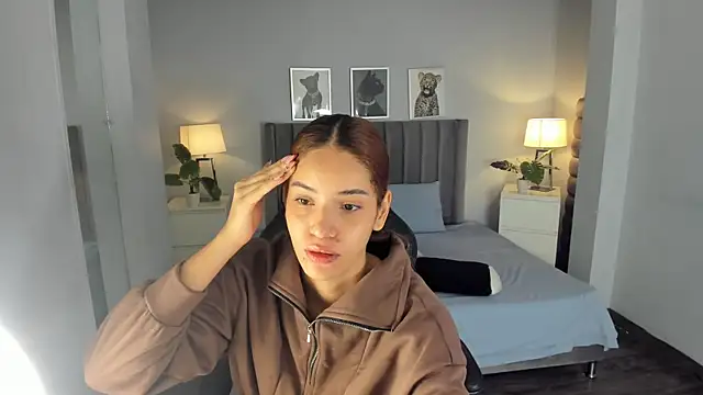 Snapshot of Madie__collins chatting on October 19, 2025, 11:24 am Madie collins online show from October 19, 2025, 11:24 am