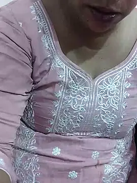 Snapshot of Urmila_bhabhii chatting on April 27, 2026, 9:18 am Urmila bhabhii online show from April 27, 2026, 9:18 am