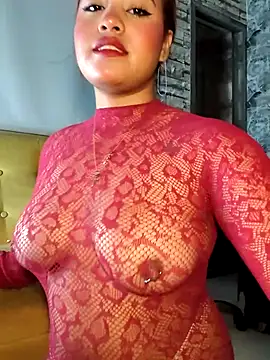 Estrella05  online show from November 19, 2025, 5:18 am