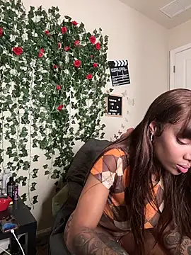 Snapshot of butterflybootyy chatting on November 3, 2025, 5:12 am butterflybootyy online show from November 3, 2025, 5:12 am