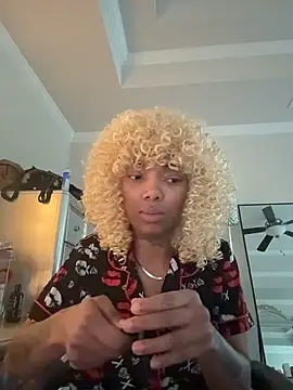 Snapshot of butterflybootyy chatting on December 15, 2025, 1:06 pm butterflybootyy online show from December 15, 2025, 1:06 pm