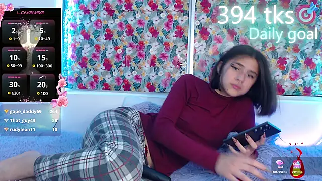 Snapshot of -Gwen- chatting on January 24, 2025, 8:02 am -Gwen- online show from January 24, 2025, 8:02 am