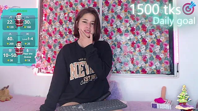 Snapshot of -Gwen- chatting on December 17, 2024, 4:01 am -Gwen- online show from December 17, 2024, 4:01 am