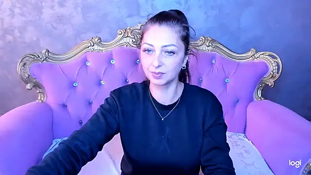 Snapshot of DivinSandra chatting on October 20, 2025, 8:04 am DivinSandra online show from October 20, 2025, 8:04 am