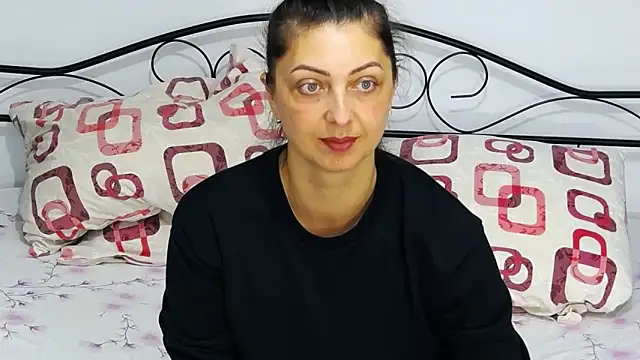 Snapshot of DivinSandra chatting on February 7, 2025, 6:45 am DivinSandra online show from February 7, 2025, 6:45 am