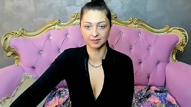Snapshot of DivinSandra chatting on February 22, 2025, 10:51 am DivinSandra online show from February 22, 2025, 10:51 am