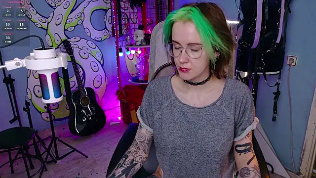 Snapshot of Cumpotik_Eve chatting on June 26, 2026, 4:51 am Cumpotik Eve online show from June 26, 2026, 4:51 am