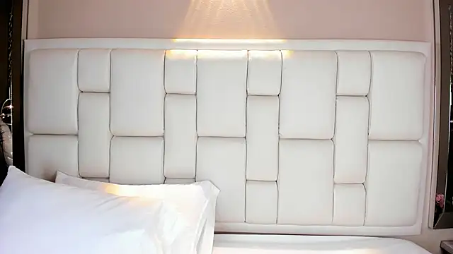 AvyMilton online show from February 11, 2026, 11:43 am