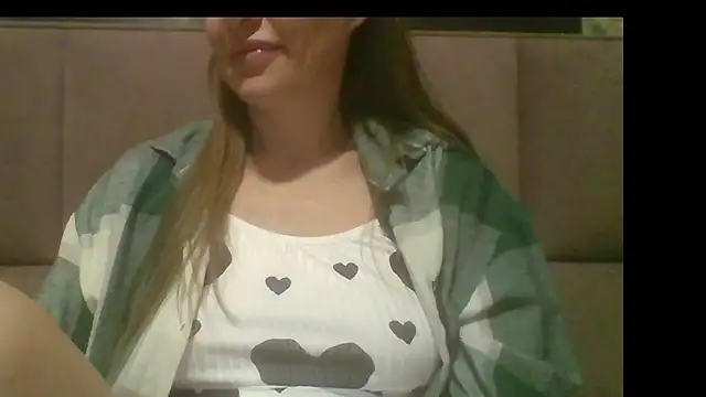 Sladkiegubki online show from October 18, 2025, 9:39 pm