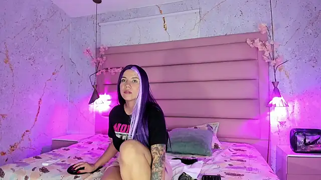 MelaniieRoux online show from November 22, 2025, 3:27 am