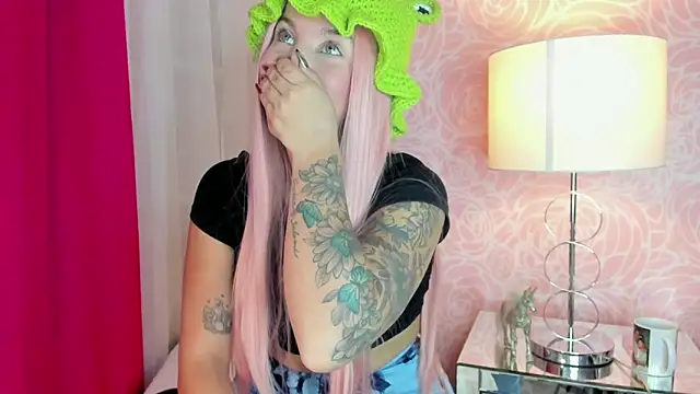 MelaniieRoux online show from November 7, 2025, 7:40 pm