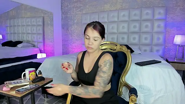 MelaniieRoux online show from September 19, 2025, 11:47 am