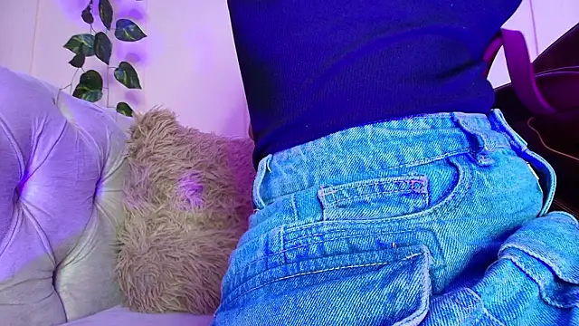 Snapshot of miranda_villa chatting on February 19, 2026, 12:57 pm miranda villa online show from February 19, 2026, 12:57 pm