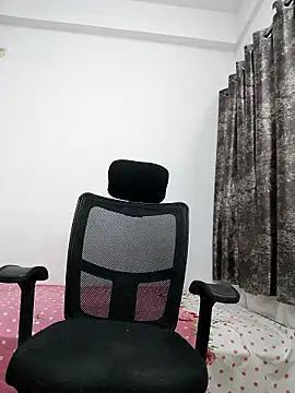 sanaya baby online show from April 3, 2026, 5:52 pm