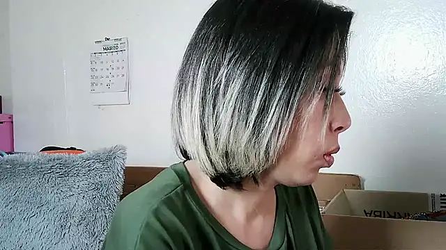 alixia81 online show from March 4, 2026, 10:06 pm